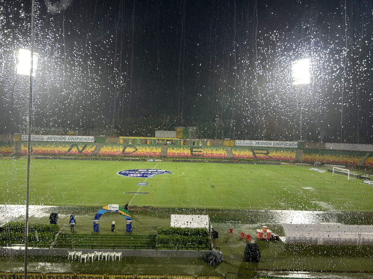 Después de tremendo aguacero así se ve la cancha del estadio Américo Montanini, muy buen drenaje.