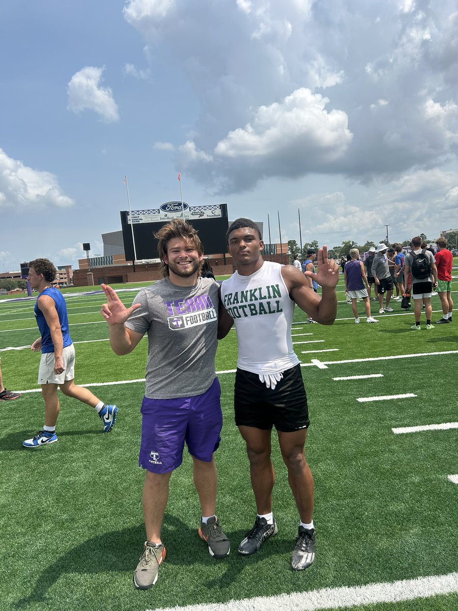 Roger_FultonJr's tweet image. Always a good time at Tarleton! I appreciate the work and learning opportunities, looking forward to to see what the future holds 💜🤝🏾 @CoachDJWagner @FBCoachStone @Caharrison10