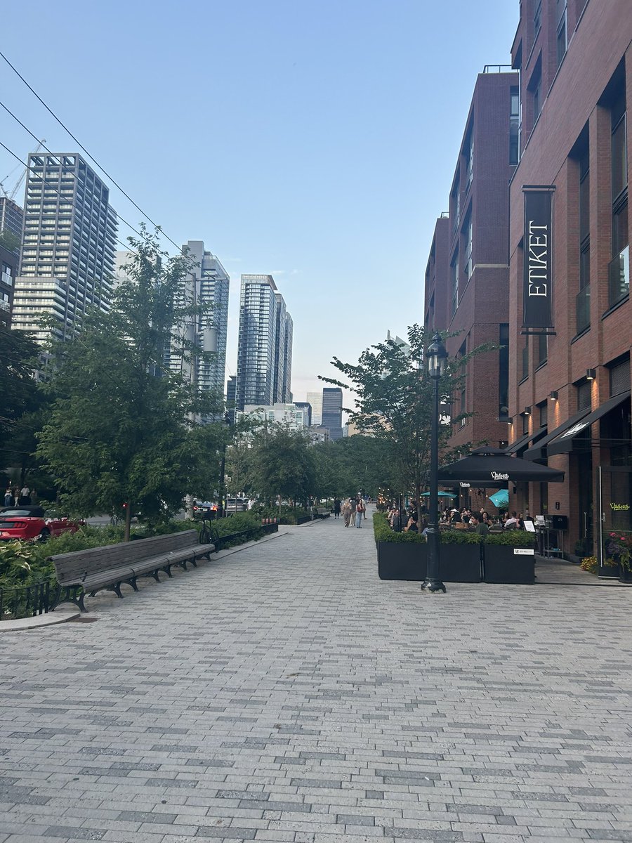 BenWoodfinden's tweet image. Finally had a chance to visit The Well in Toronto and it really is a great example of good urbanism like others have said. Very walkable and good mixed use, pleasant mid-century modern vibes, and all year round use possible. More of this please.