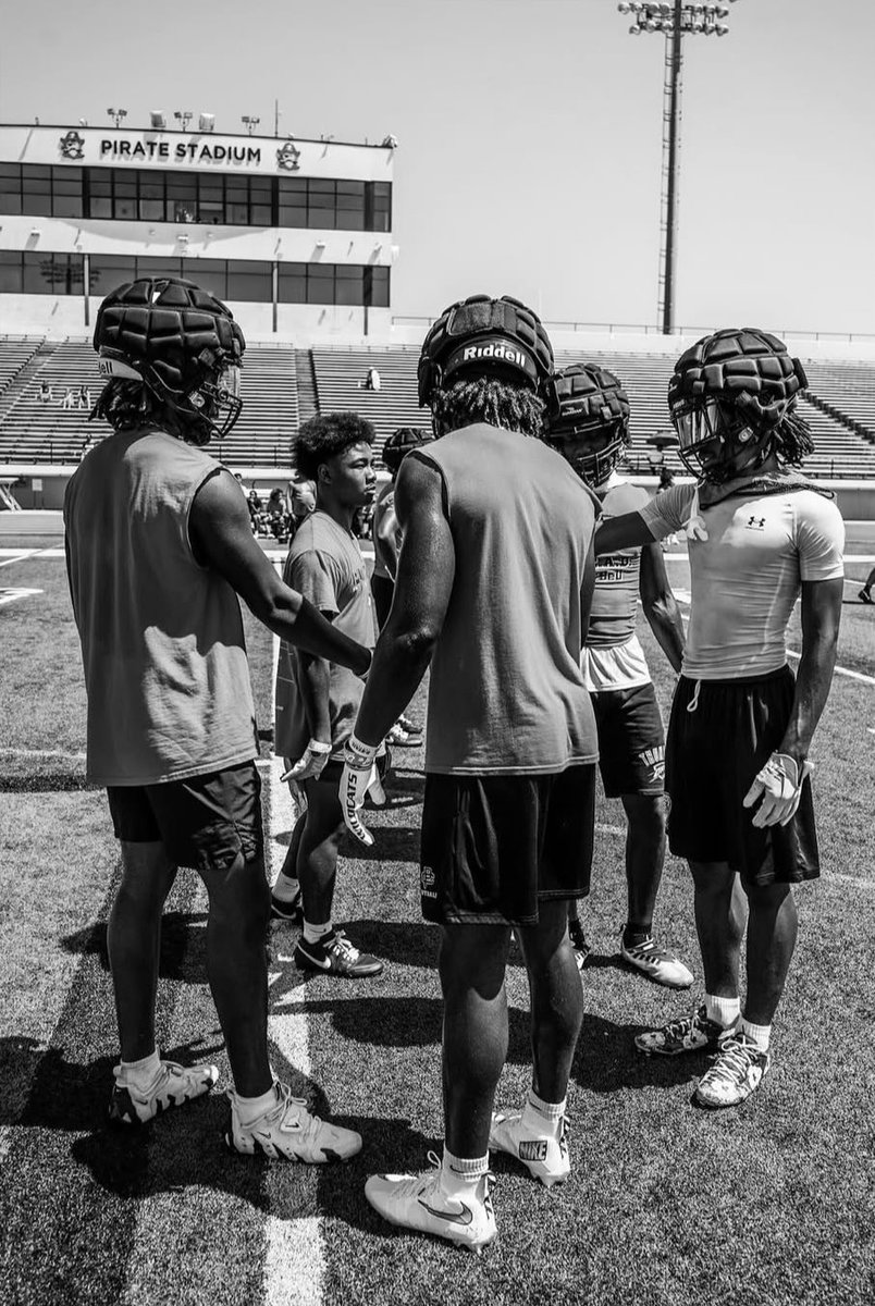 DejonAckerson11's tweet image. 48 days til me and my bruddas turn the city up 🏴‍☠️