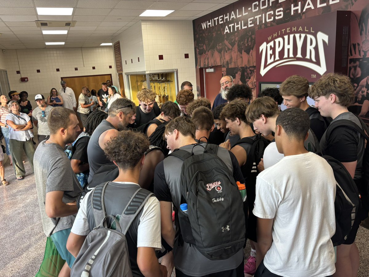 The boys are ROLLING - Varsity knocked off Parkland tonight 46-41 💪! They will face Wilson West Lawn tomorrow (Sunday) at 11am in the main gym. Let’s go Hornets!!!! 🐝 🏀🗑️