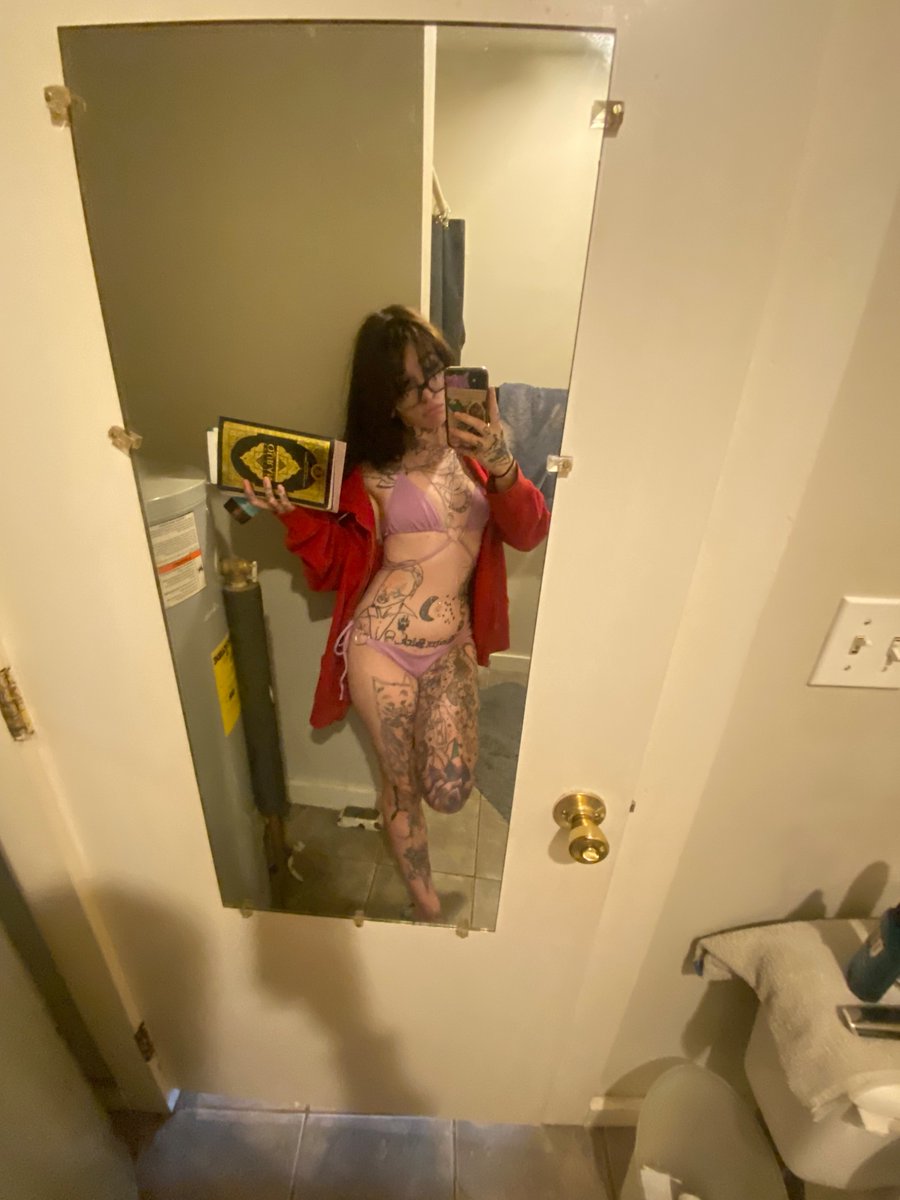 ExxtraSick's tweet image. Tanning and expanding my understanding of other belief systems. 🤍