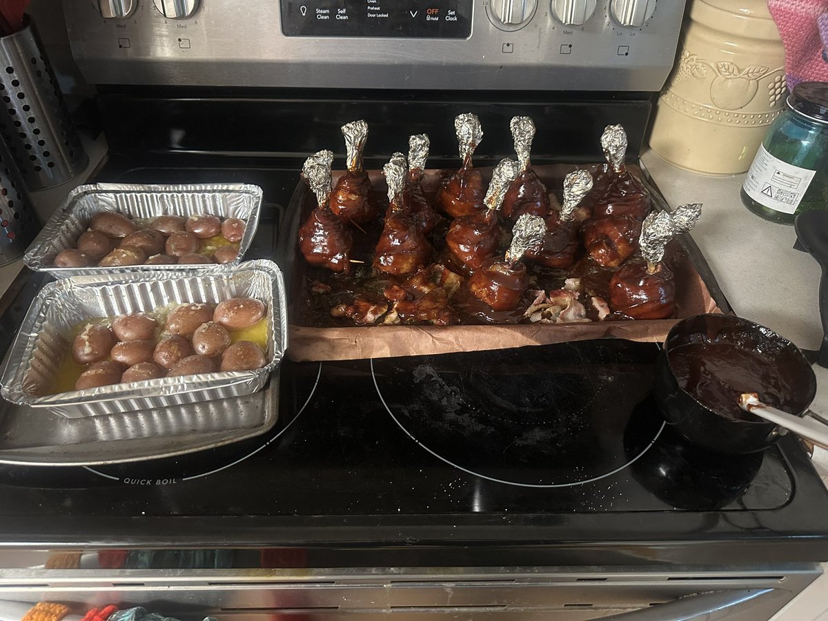 Y43130's tweet photo. Smoked bacon wrapped chicken lollipops…..🤤 https://t.co/znctYL9Vua