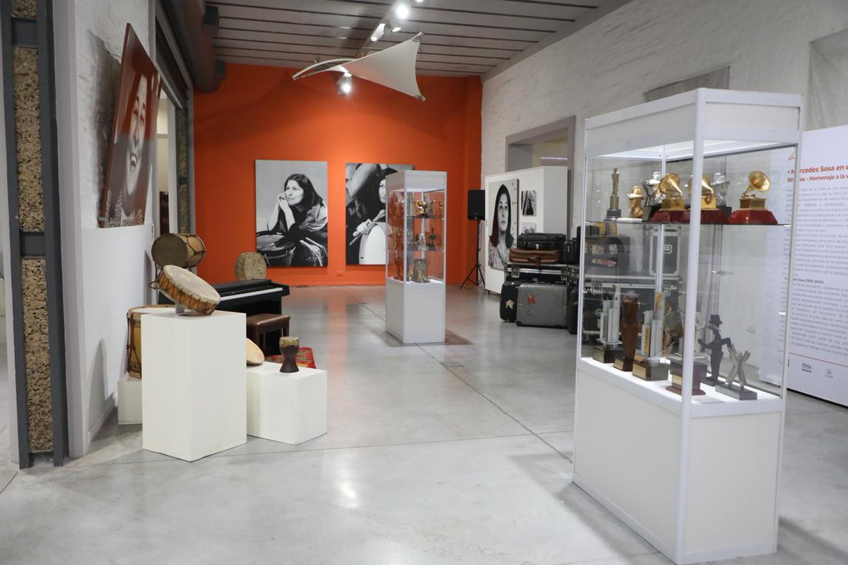 jorgeferraresi's tweet image. Agradecemos a la Fundación Mercedes Sosa que nos confío la preservación de su patrimonio artístico. Para nosotros es un honor tener todo este material histórico y cultural. Próximamente estará de forma permanente en el Museo Mercedes Sosa que se abrirá en nuestra ciudad.