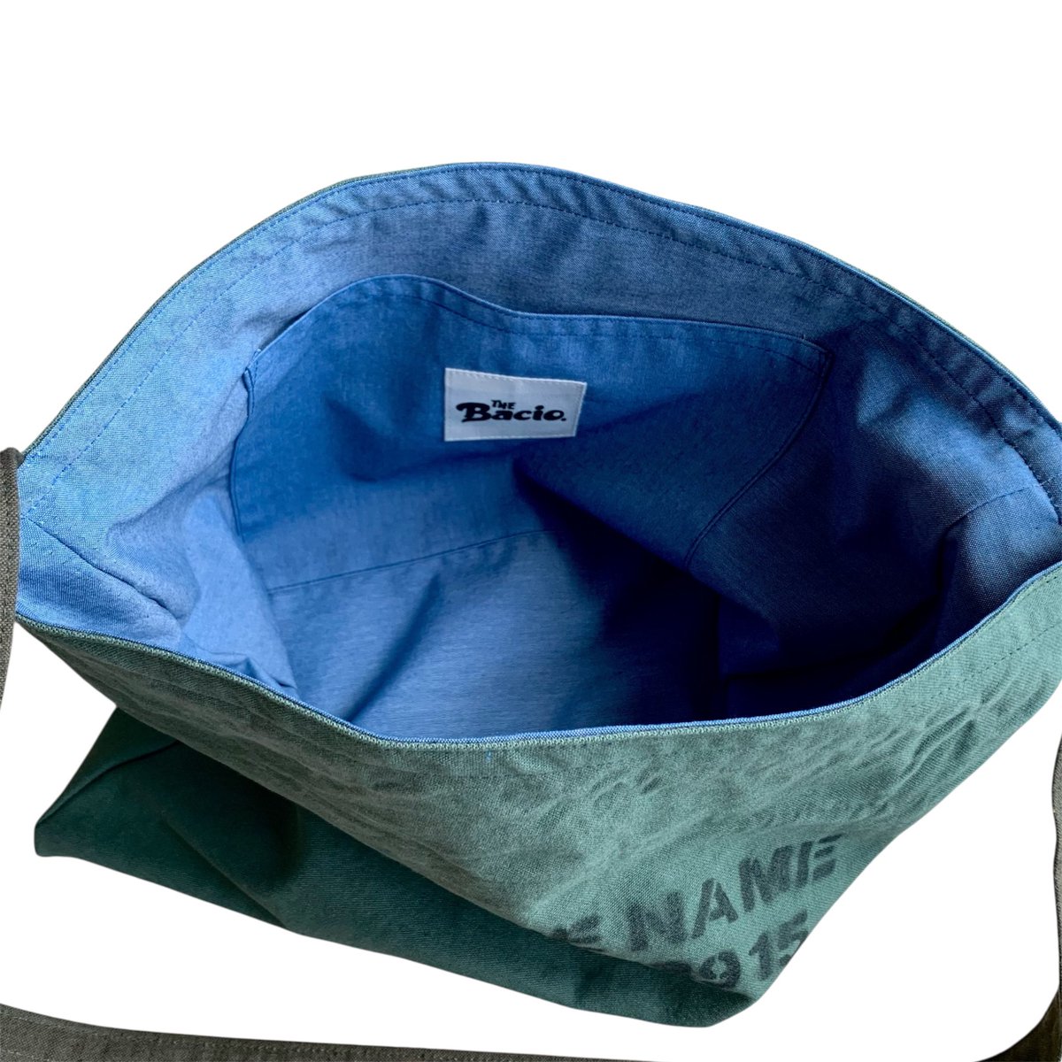 アメリカ軍のUSEDランドリーバックを解体してBacio.のRelax shoulder bagを製作しました🧵

Web shopにupしましたので、是非✅してみて下さい🙂

smallpackage.stores.jp/items/68572cf8…