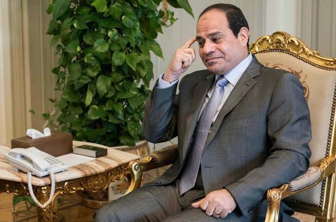 يقولون:إن هناك مؤامرة كبرى على مصر!!!

حسنا؛ماذا تفعل المؤامرة، وما الذى يريده المتآمرون؟

*أيريدون ضياع النيل؟

*أم يريدون التنازل عن تيران وصنافير؟
*أم لعلهم يطمعون فى شراء (الوراق) وتهجير أهلها؟

*أم يريدون بيع رأس الحكمة ورأس جميلة ورأس شقير ؟

*هل يريد هؤلاء المتآمرون بيع