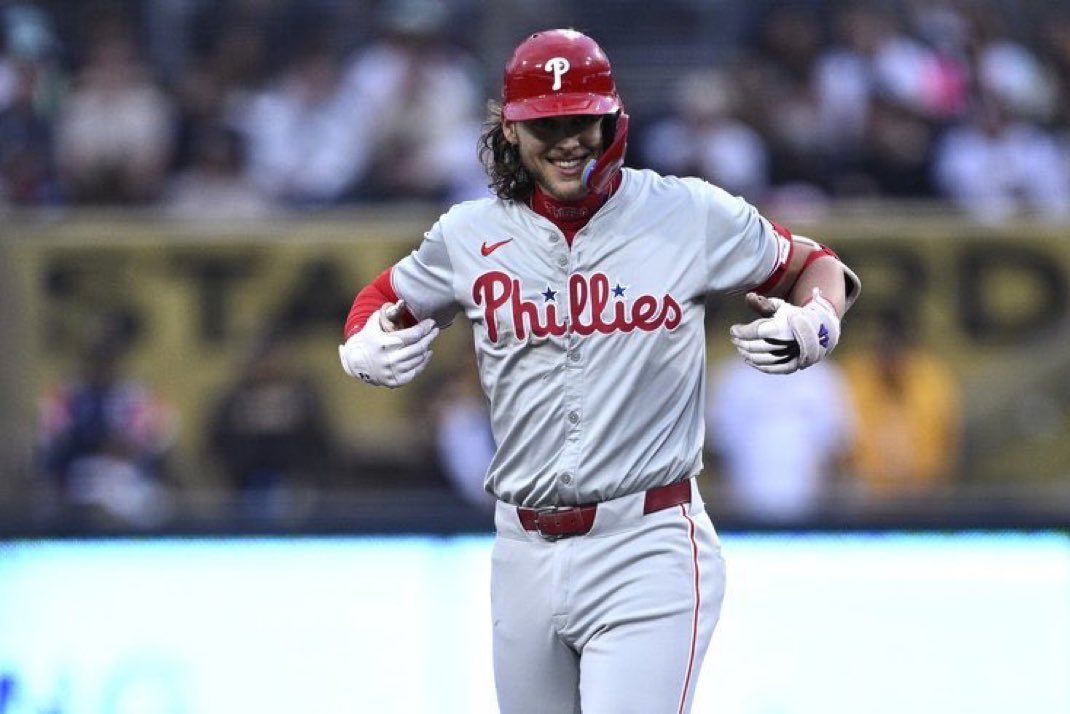 Alec Bohm scores on an error!! 

Phillies 1, Padres 0