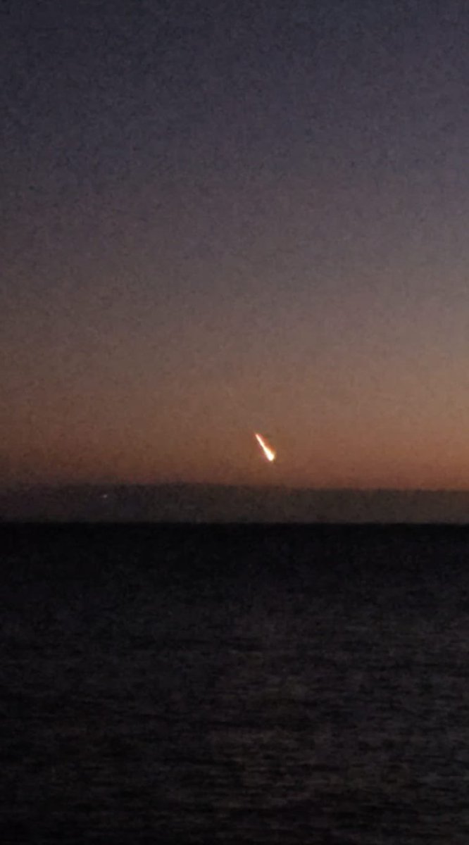 DGargoa's tweet image. ☄️Meteorito al norte de El Hierro sobre las 21:30h (Imagen captada desde Valle Gran Rey) 😮😮