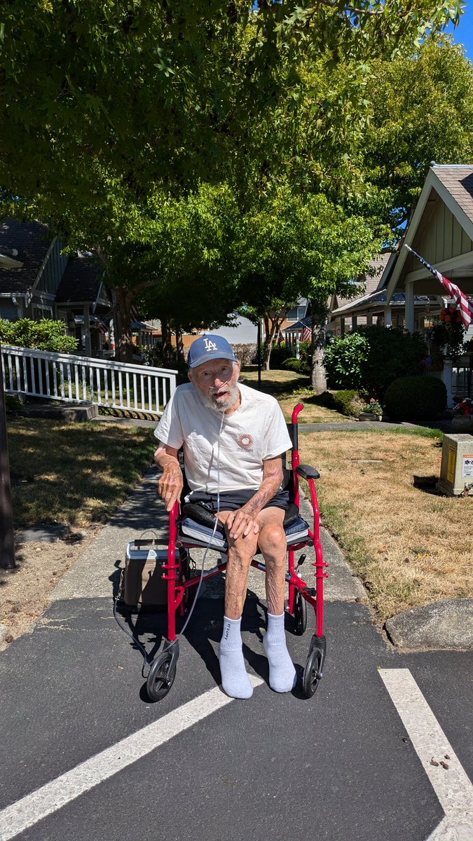 Finally got dad outside today in the sun😁🌞♥️