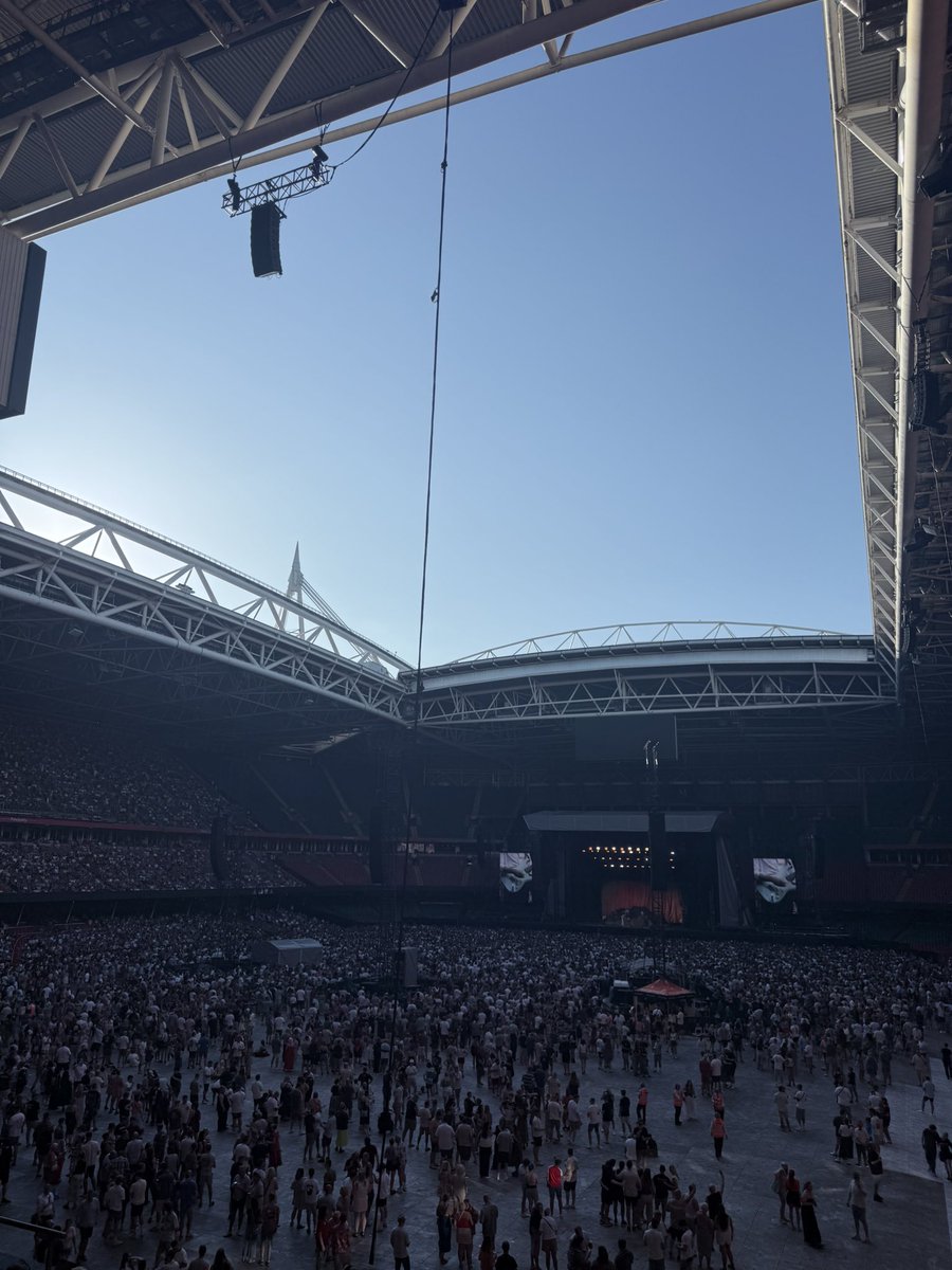 So god can watch them play #stereophonics