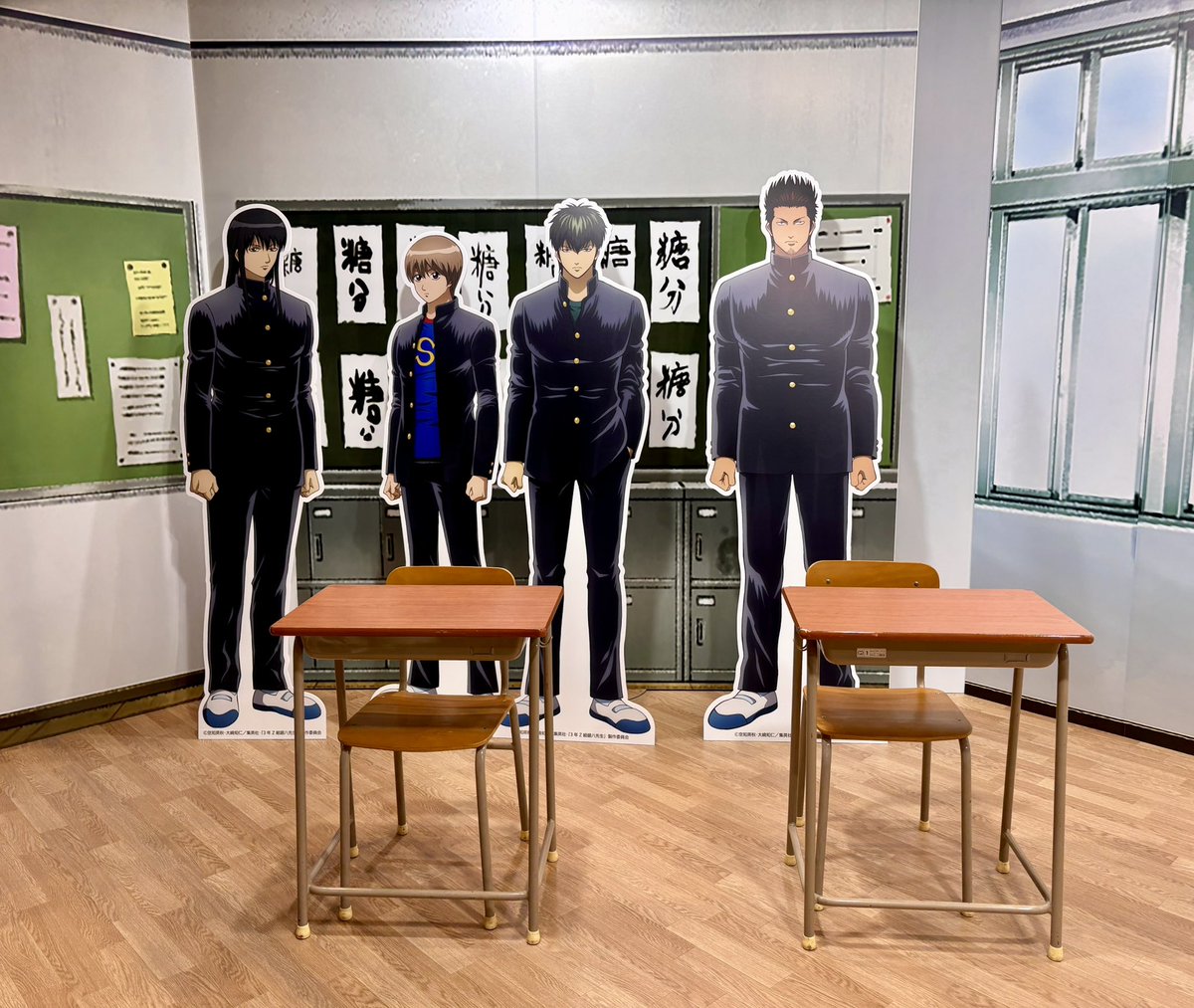 gintamamovie's tweet image. \本日 #ジャンプビクトリーカーニバル/
アニプレックスブースでは銀魂高校のフォトスポットを展示中‼️
銀八先生とエリザベスのグリーティングも予定しておりますので、ぜひ遊びに来てください✨
#銀八先生 #銀魂
#gintama #GinpachiSensei