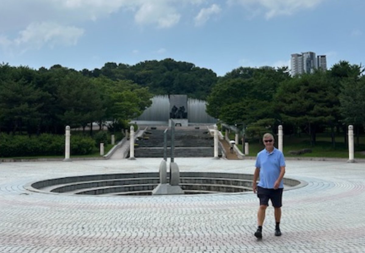 ErikSolheim's tweet image. Emotional to visit Gwangju - where democratic South Korea 🇰🇷 was born.
It is an intense experience to visit the memorial for the Gwangju uprising of May 18, 1980. Hundreds of activists were brutally murdered during the student led agitation for democracy. Fortunately the people…