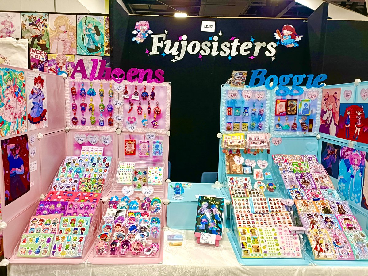 alli_ens's tweet image. Forgot to post any table pics WHOOPS come see the fujosisters ( me and boggie )