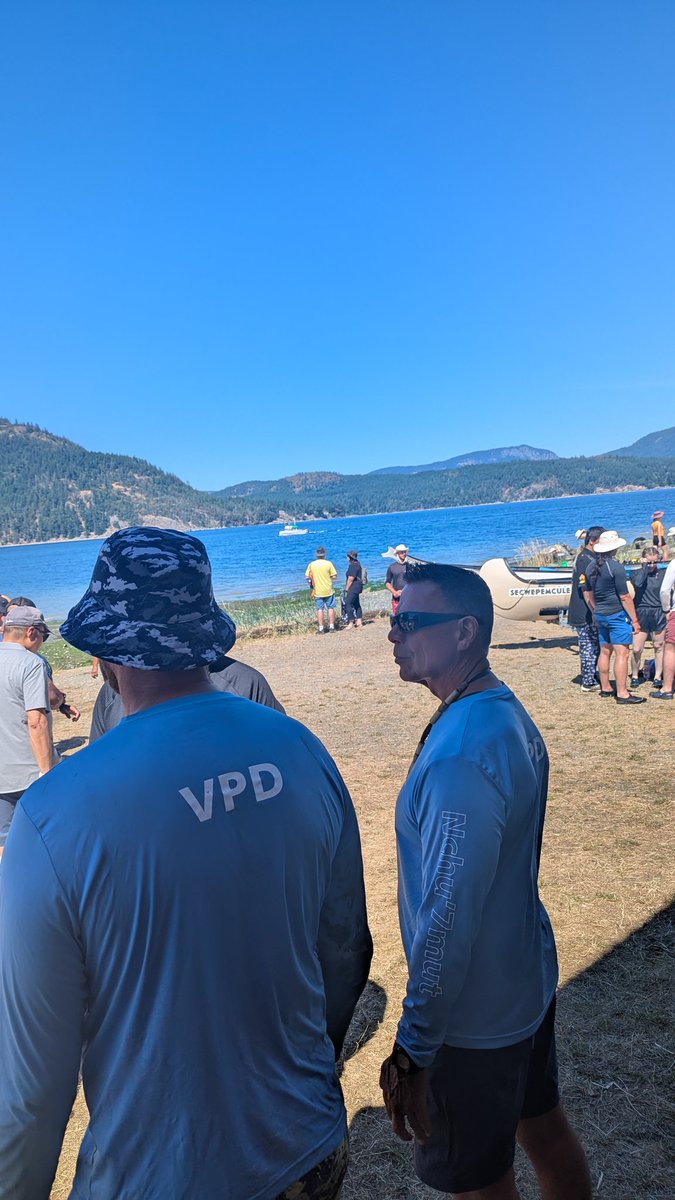 VPDRecruiting's tweet image. Our recruiters are proud to be in #Duncan today, supporting our @vancouverpd and VPD Indigenous cadets participating in the annual #pullingtogethercanoejourney 
Just another perk #VPD has to offer!
 #duncan @cowichantribes #VPD #summer25 #sun #cowichanbay