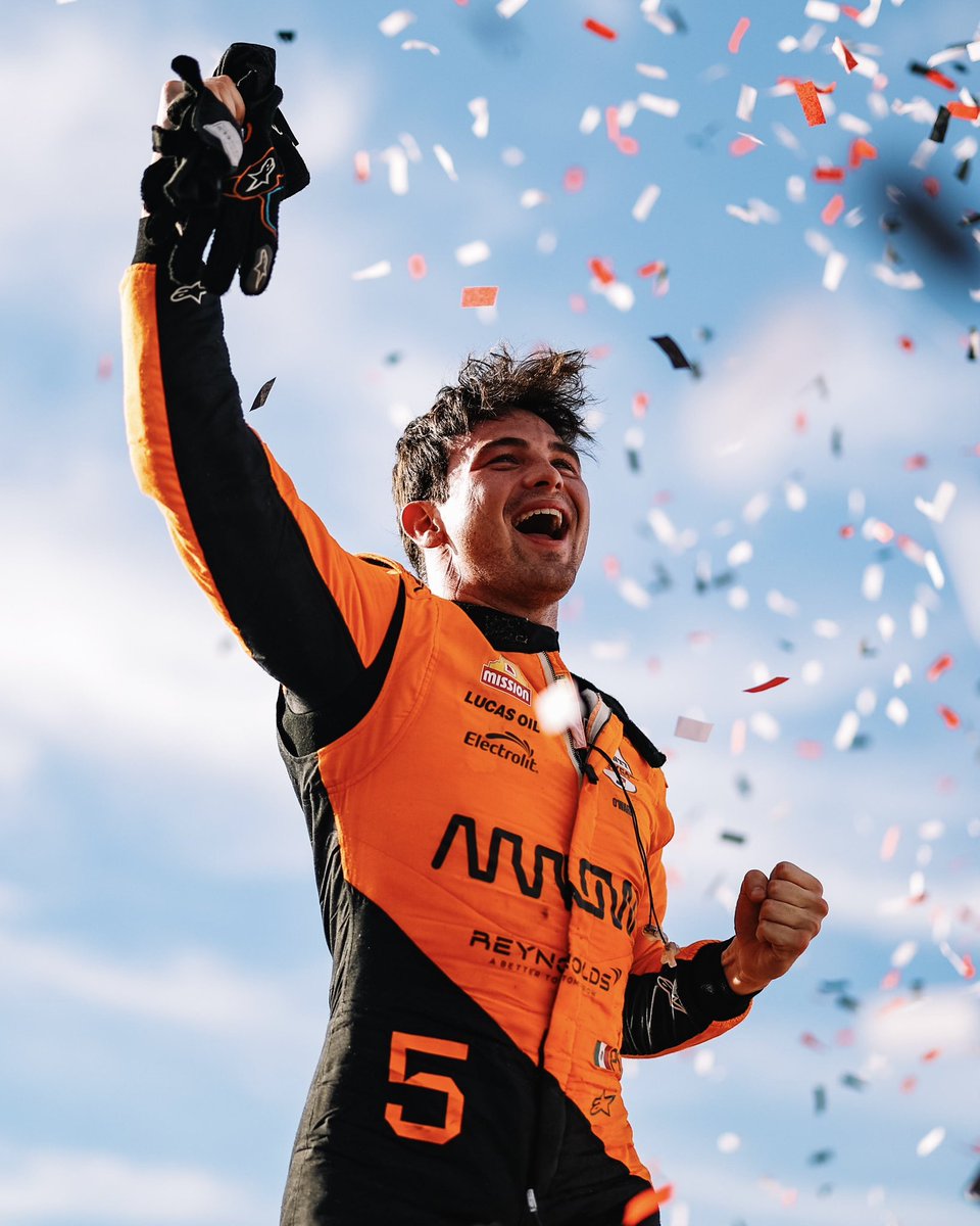 Pato O'Ward @patriciooward gana la primera carrera de Iowa 🇲🇽🧡

📸| Vía <a href="/IndyCar/">NTT INDYCAR SERIES</a> 
12 de julio del 2025