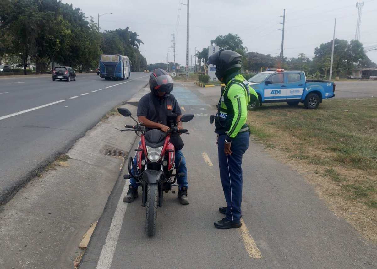 Efectuamos operativos en la vía a la Costa para controlar la circulación indebida de motocicletas en la ciclovía.

Recordamos a la ciudadanía que este espacio es de uso exclusivo para ciclistas y medios de micromovilidad.