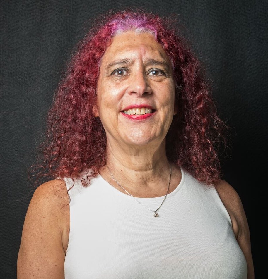 Como me han comentado varios amables y les comparto en este momento. “Una verdadera líder con un par de bolas bien puestas”. Saludos.