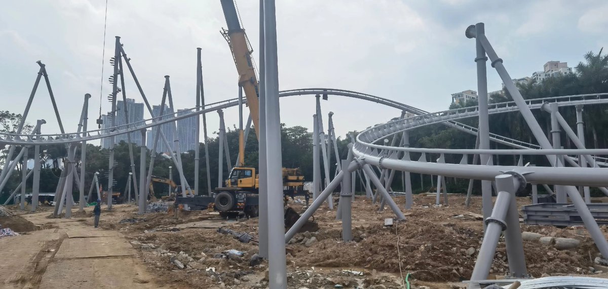 VHCoasters's tweet image. Work on the new swing launch motorbike coaster at Happy Valley Shenzhen is well underway and it is looking very swoopy.

This ride replaces the original Vekoma SLC Shenlin (Kumali) model which opened in 2002 and closed in 2022.