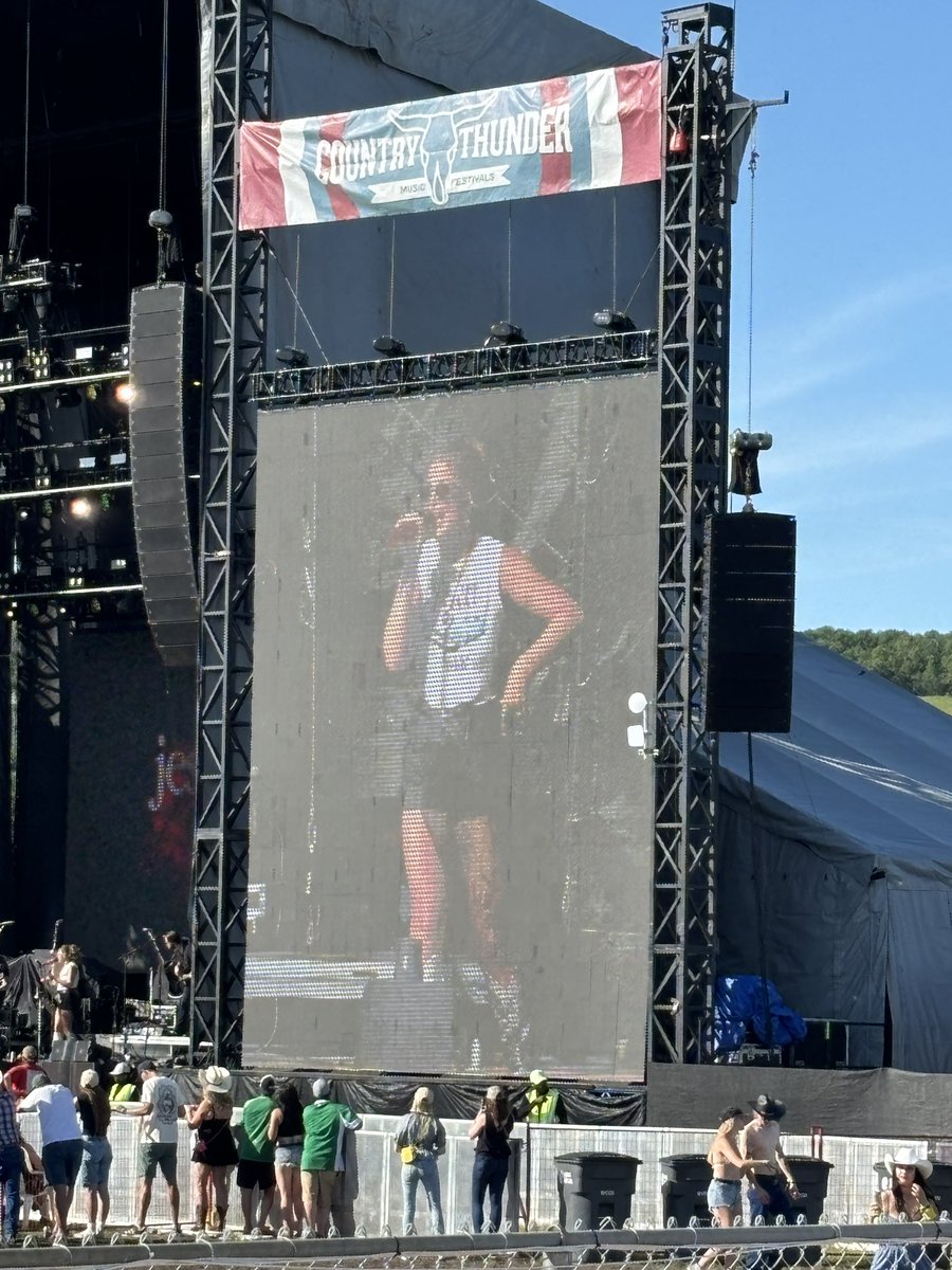 RadioClayton's tweet image. I started in radio the year after  @jessmoskaluke won the GX94 Star Search competition. Super cool bonus to not only work at GX around that time, but to see how far she’s come while staying the same old Jess. Good #sask lady right here. Sask Rotalty at this point!