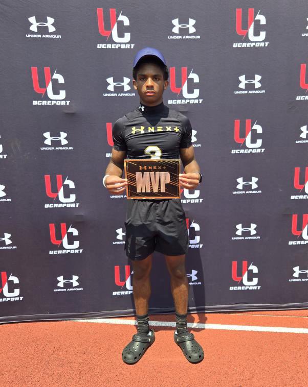 keyonali2_'s tweet image. I had a great day at the @UANextFootball Middle School Camp in Boston and earned DB MVP! @KareemAliJr_ @chillbelton @mylesonetwo @adrenalinecoach @TheUCReport @DemetricDWarren @KoreenBurch @AWilliamsUSA @CoachTUCR