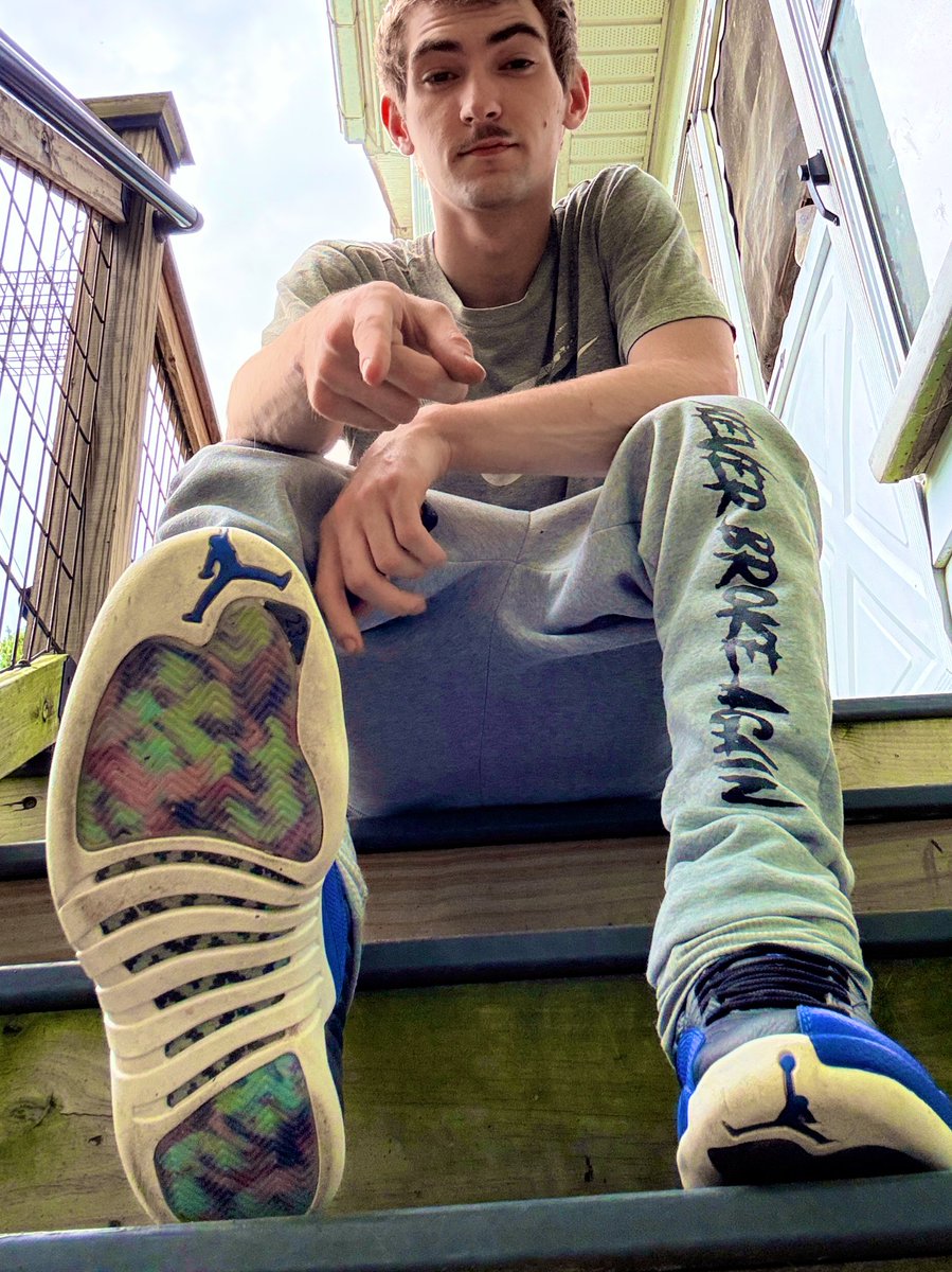 MasterDrake9's tweet image. Stick that worthless 🐷 👅 out, it’s piggy’s lucky day I’m going to make its 🐷 👅 worth something!😈
#findom #cashmaster #cashslave