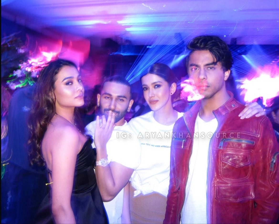 Unseen pictures of Aryan at Ambani‘s pre wedding last year 🔥

#AryanKhan #ShahRukhKhan𓀠 #AmbaniWedding