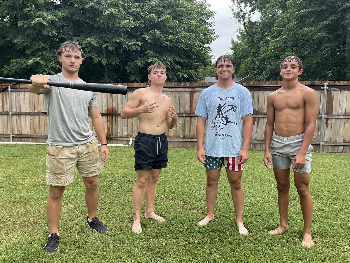 Big bros, <a href="/dax_owens4/">Dax Owens</a> <a href="/colt_fagan/">Colt Fagan</a> vs little bros, <a href="/dyce_owens3/">Dyce Owens</a> <a href="/RhettFagan21/">Rhett Fagan</a> like always. And big bros cheating, like always 🤣 <a href="/lorijowens/">Lori Owens</a> <a href="/Coach_Fagan30/">Cody Fagan</a> <a href="/mrscoachfagan/">Coach R. Fagan</a>