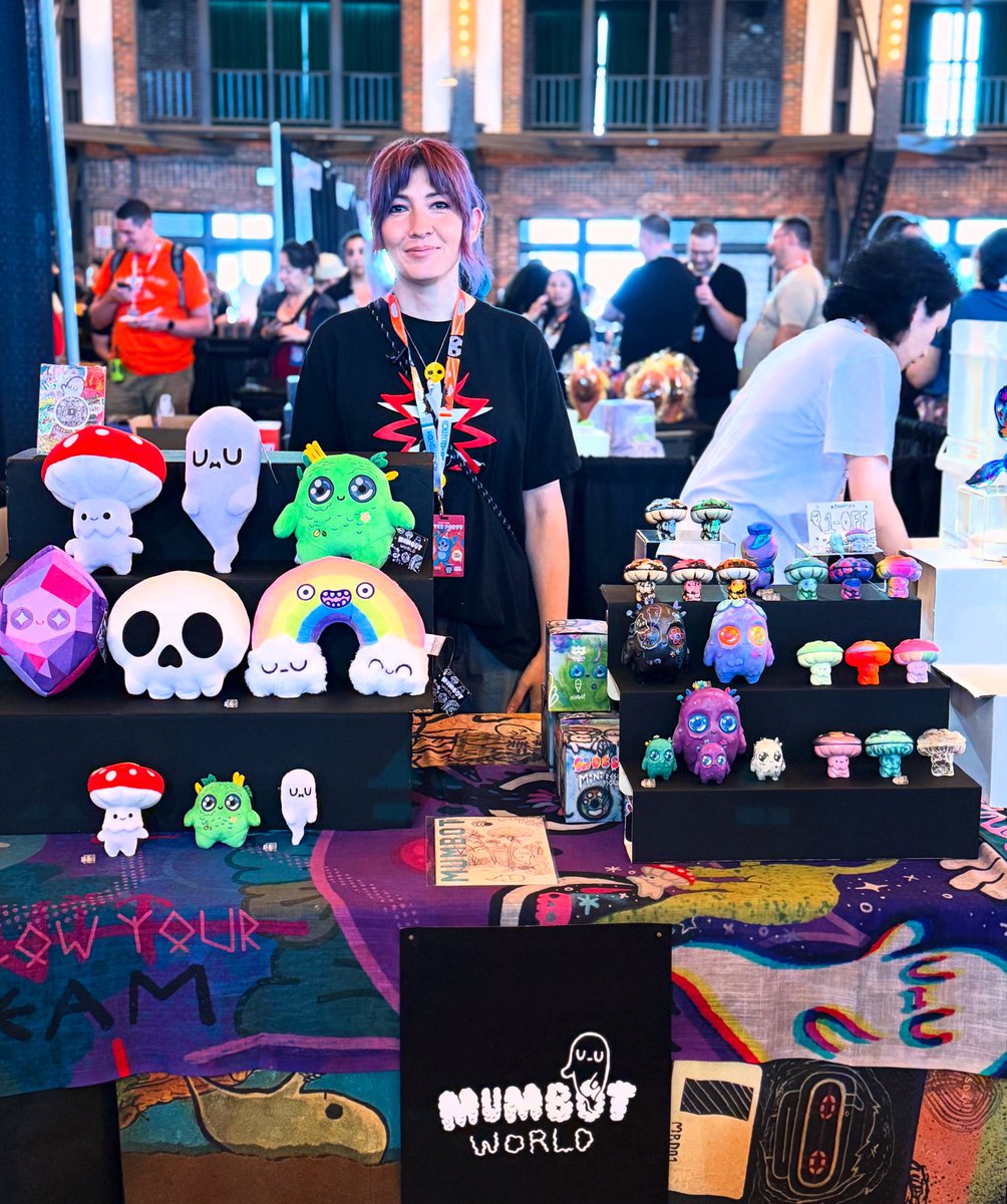 👻 MUMBOT reporting from CollectedCon in Chicago Day 1 - Set up &amp; ready 🤘