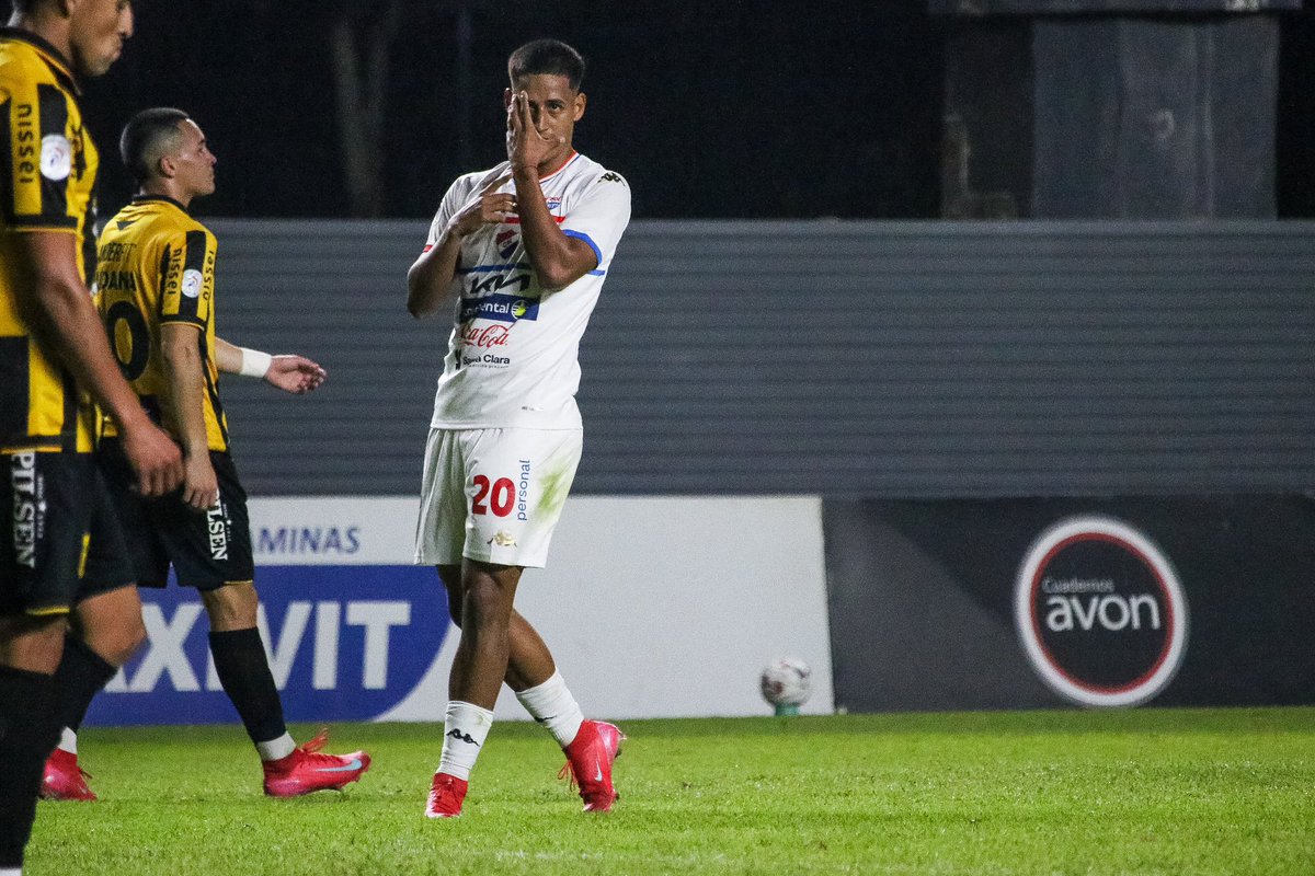 cmiranda94's tweet image. Hugo Benítez en 17 partidos, 710 minutos y 26 disparos durante el primer semestre solo pudo convertir un gol. Hoy, en su estreno con Nacional, anotó habiendo jugado media hora, acumulando tres disparos y siendo clave en la generación de acciones ofensivas. Buen debut.