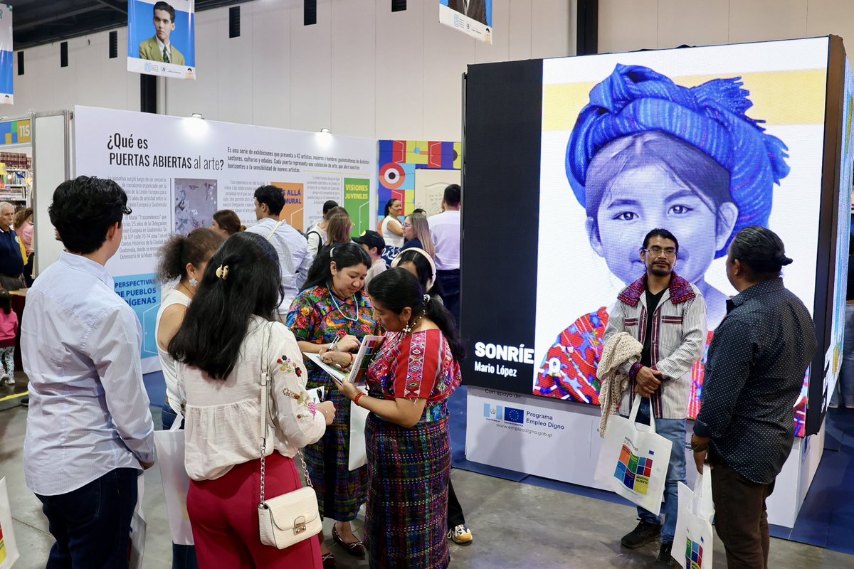 UEGuatemala's tweet photo. ✨📖 En un ambiente de alegría y celebración, compartimos rodeados de familiares y amigos la presentación de nuestro libro “#PuertasAbiertasAlArte” en nuestro stand de #FILGUA2025 🤩

#UEenFILGUA #UniónEuropea #Guatemala #Trascendencia

👉🏽#SegundaParte

1/3 https://t.co/idj12QbuXf