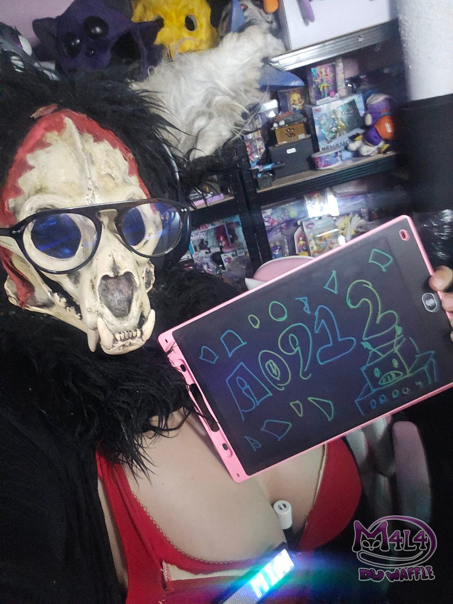 maladuwaffle's tweet image. Zingos de estudio para las borlitas qué fueron canjeados en el programa de M4L4 y sus amiguitas felinas :3
Gracias por el apoyo felino nwnY