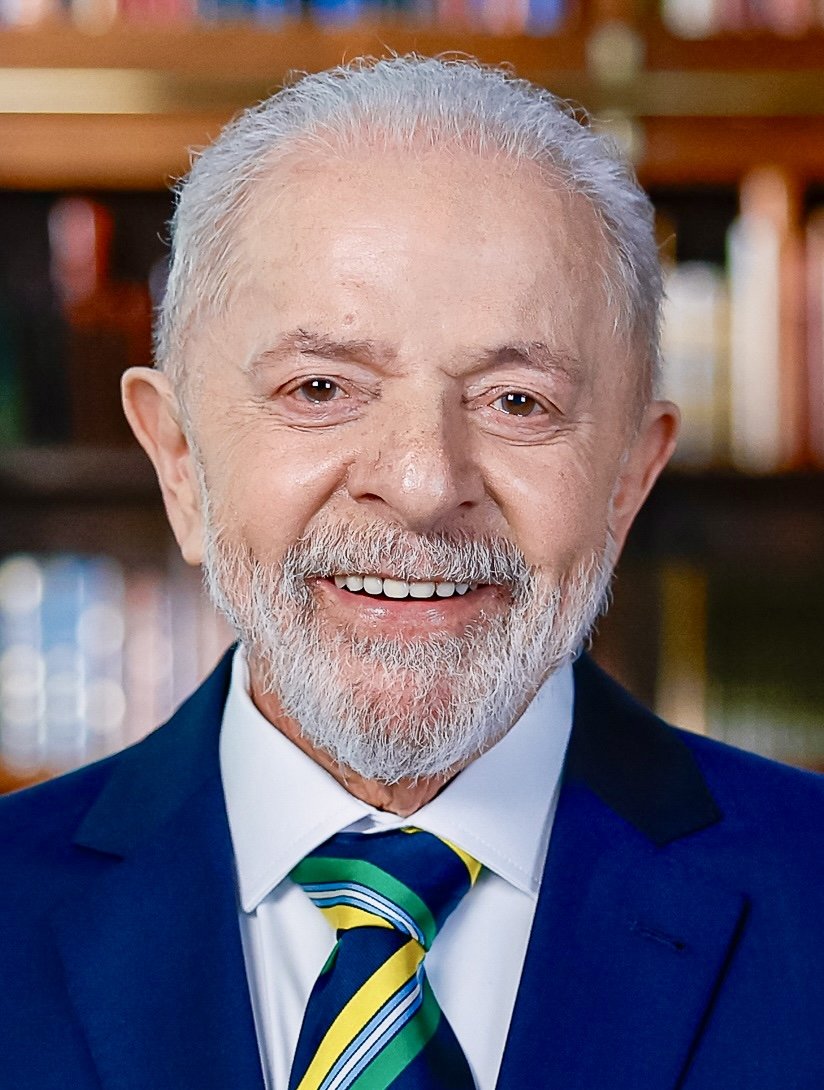 O Presidente Lula é gigante! Já enfrentou várias lutas, perdeu algumas, mas venceu a maioria e vai vencer a extrema-direita e ser reeleito em 2026! BOLSONARO TAXOU O BRASIL, mas Luiz Inácio não vai ceder à chantagem de criminosos! O BRASIL É SOBERANO COM LULA!!!