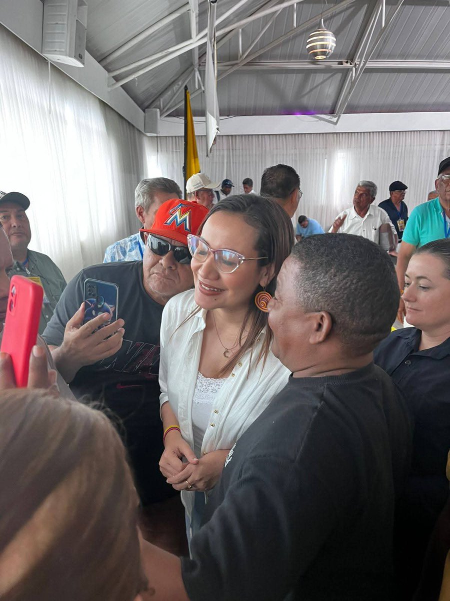 gener_usuga's tweet photo. Así avanzan los recorridos de la doctora @carolinacorcho por Sincelejo y  Montería. 

#NiUnPasoAtras
#MigrarEsResistir https://t.co/4DdjBPgyWZ