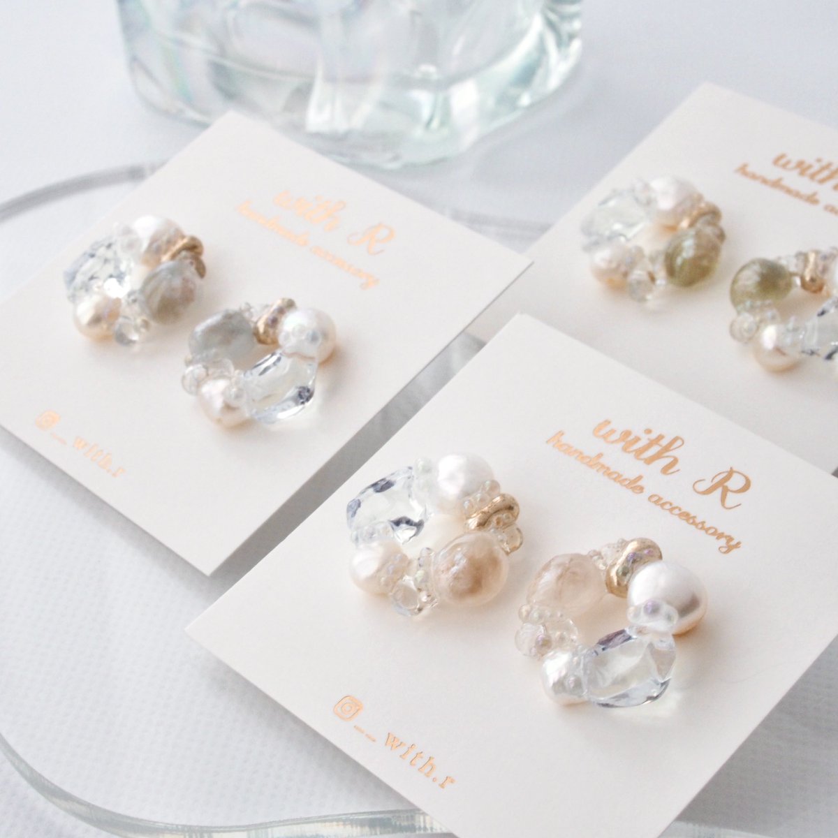 _with_r's tweet photo. 夏っぽい印象のキラキラリースアクセサリー🥰✨

現在、minneで販売準備中です♡

#光と輪のピアス  
#つやめく透明感 #耳元のきらめき #やさしい光をまとって  
#レジンジュエリー #リースモチーフ https://t.co/wys2UDbn5D