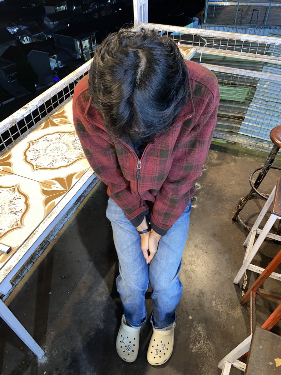 4ddes's tweet image. kkn disamper pacar🙂‍↔️