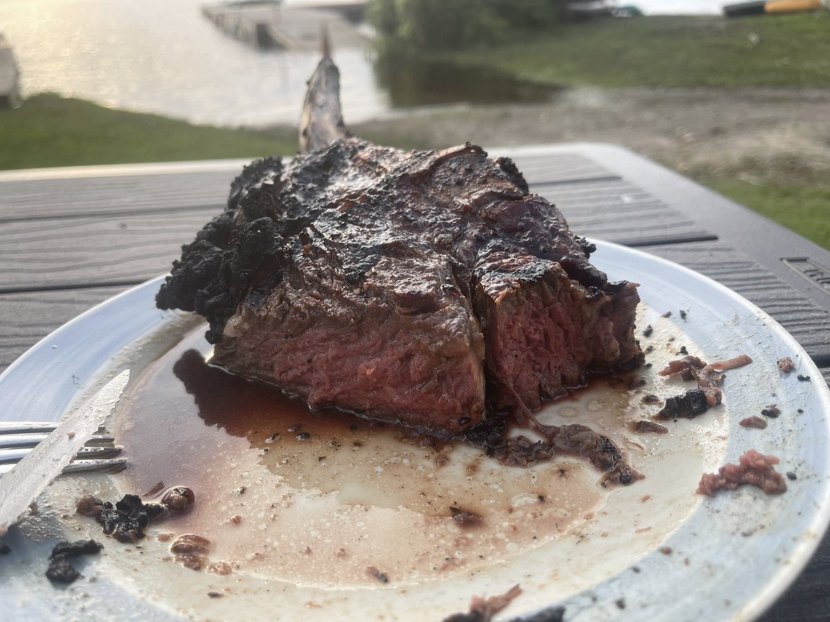 1st time grilling #Tomahawk #Steaks…. I don’t want to toot my own horn here but I think I nailed it.. 😂 

#MediumRare #GrillMaster #GoodEats #Yummy #SteakLovers