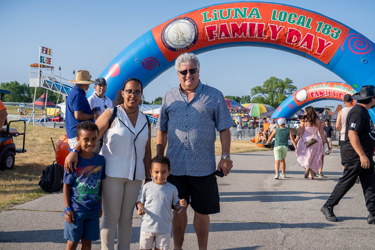 liuna183's tweet image. Day 1 of #FamDay25 at Downsview Park was an incredible celebration of unity, community, and family! 💛
We were proud to welcome thousands of LiUNA Local 183 members and their families—and honoured to be joined by representatives from all levels of government, including Premier…