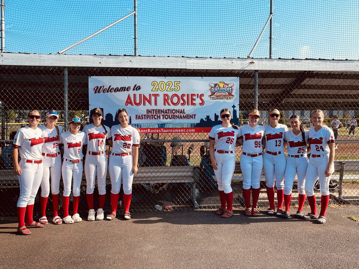 T2Chelenyak's tweet photo. The team went 2-0 today at Aunt Rosie’s International Fastpitch Tournament, ultimately taking the #10 seed out of 36 teams. 

Bracket play starts tomorrow (7/13) at 11:30 vs. Miss Shen Storm on Field 5.

@lkrmyers https://t.co/Mr2aggwzVV