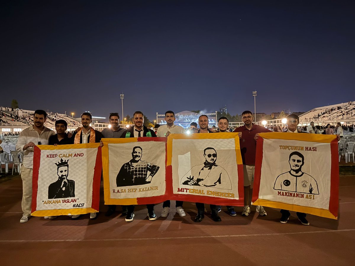 Alperen Gökalp Durmuş, Kerem Aydın, Dursun Kürşad Soylu ve Tolga Başakçı’nın mezuniyetlerini tebrik eder, mutluluk ve başarının bir an olsun peşlerini bırakmadığı bir hayat dileriz.

#BizKocamanBirAileyiz
#mezUNI
#ultrAslanUNI