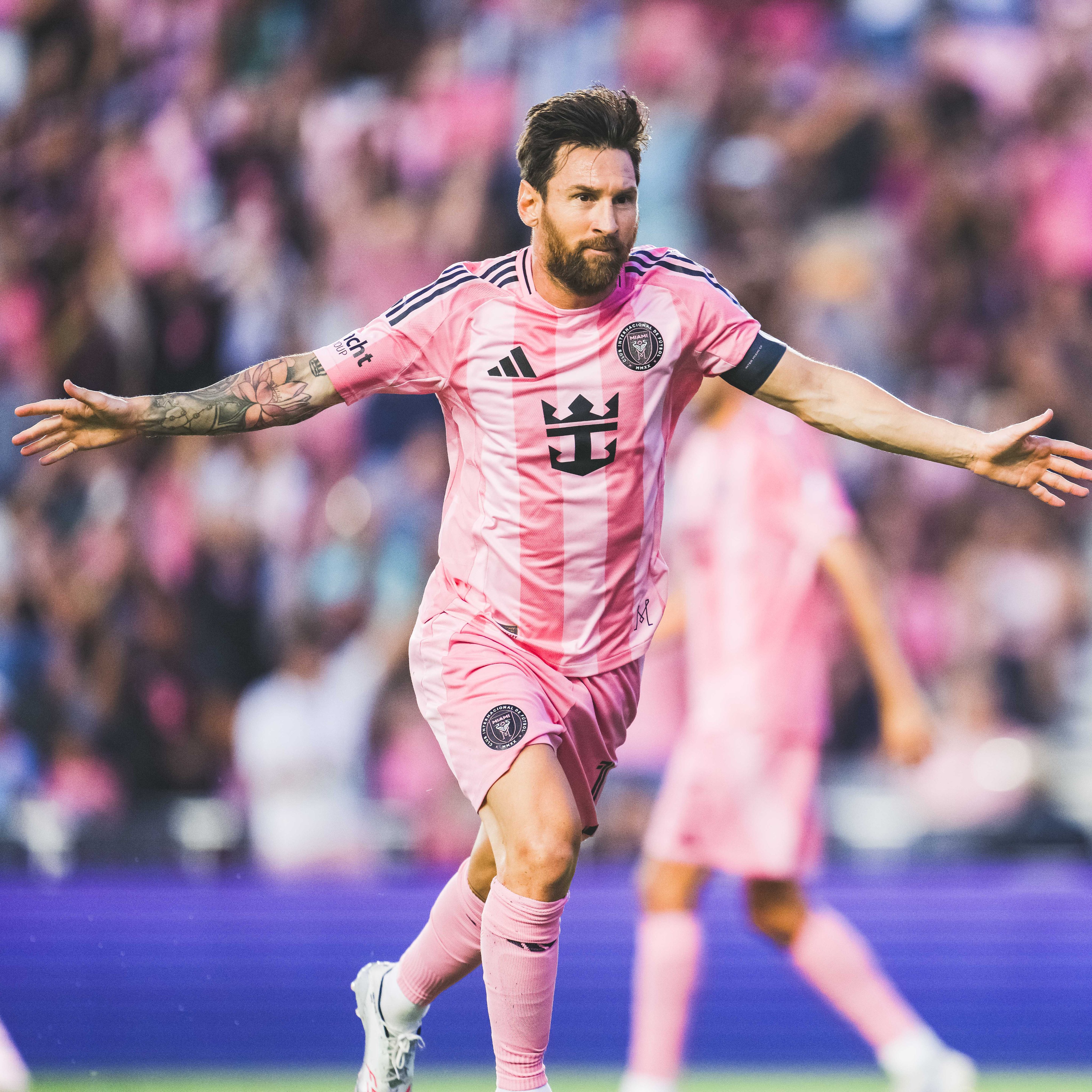 Top 10: Most Free-kick Goals In Football History (Updated) - Lionel Messi: 69 Free-kick goals | sportzpoint.com