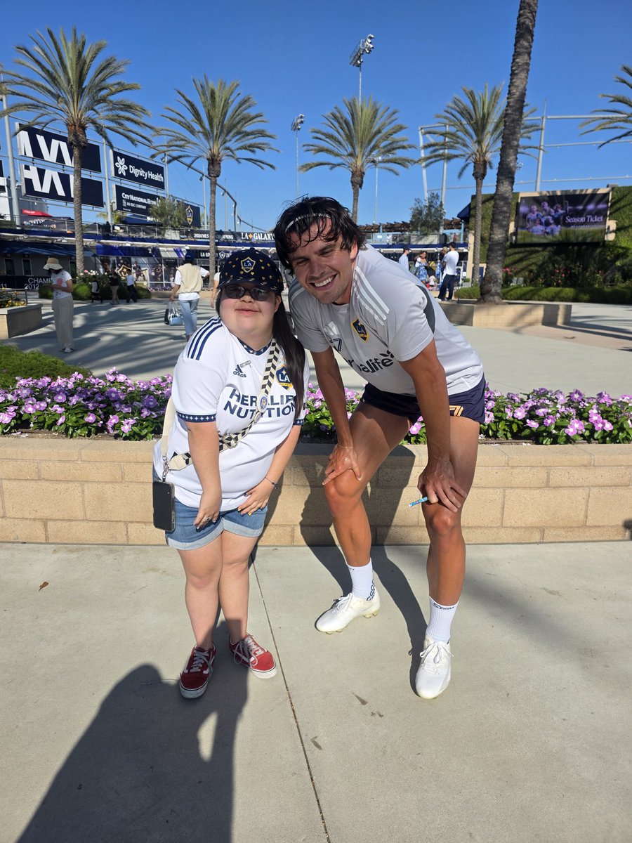 Let's get 3 points tonight <a href="/LAGalaxy/">LA Galaxy</a> ! Emma saw Miguel Berry while we waited to get in. Thanks for stopping and saying hello! Good luck <a href="/JoveljicDejan/">Dejan Joveljić</a> against Seattle! Hi Novak!
