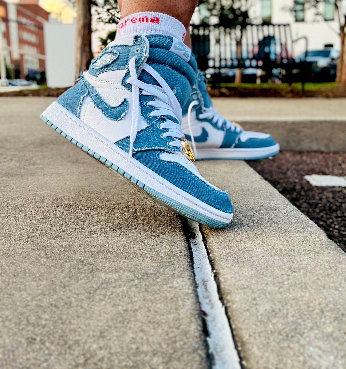 Play Ladies Love Cool James x Around the Way Girl 
Denim Jordan 1s for today #MyFlyJuly