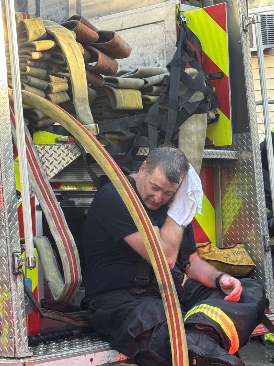 BostonFire's tweet image. A huge thank you to A10 @BostonSparks for keeping our firefighters hydrated and cool so they fight a good fight in today’s heat. Also an amazing job done leaving the Fireground clean afterwards.