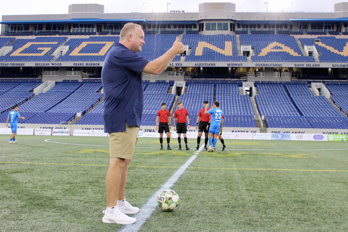 Navy Athletics 🤝 Annapolis Blues

Thank you to the <a href="/AnnapolisBlues/">Annapolis Blues</a> for having our AD <a href="/MKellyUSNA/">Michael Kelly</a> deliver tonight’s game ball.

#GoNavy | #UpTheBlues