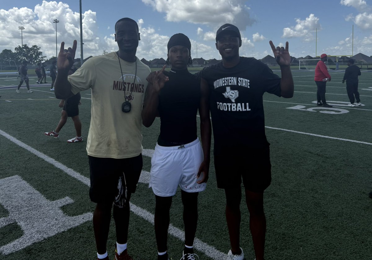 ChrisChambers_7's tweet image. Had a great time at the midwestern state university camp this morning! @CoachWhitaker_ @Clydelogan21 @CoachNelson_ @MSUTexasFB @RPHS_FB @CoachJimbo92 @3_AM_26 @Coach_LaFavers @CoachKScholz