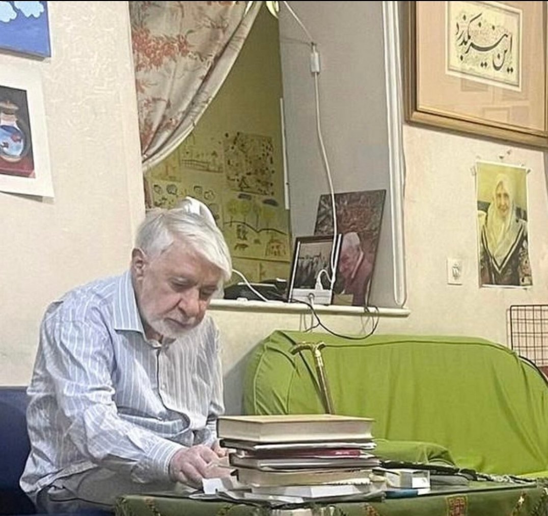 koorushpahlavi's tweet image. پس از کارزار همکاری_ملی اتاق فکر رژیم مرتب داره پروژهای جدید رو میکنه که همکاری_ملی رو به حاشیه ببره و این نشان دهنده سطح اهمیت این کارزار هست که رژیم رو به وحشت انداخته.
پروژه اول : حادثه تجریش
پروژه دوم : پرستوفروهر
پروژه سوم : کاترین شکدوم
پروژه چهارم : موسوی
#همکاری_ملی