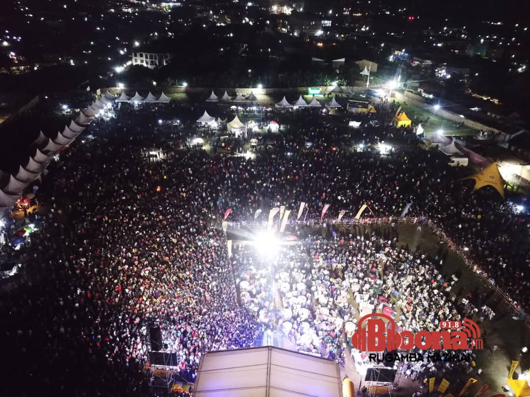 Show me a better media event than this!!!! <a href="/BoonaFm/">91.8 Boona FM</a> 8 years anniversary sold out!! Thank you sponsors, Artists, MCs, Djs and my fellow event Organisers for pulling this off! Numbers don’t lie!! Thank You Rukungiri peeps, thank u Uganda! 
#EkigutuuroKyaBoonaFm25 
#BoonaFMAt8
