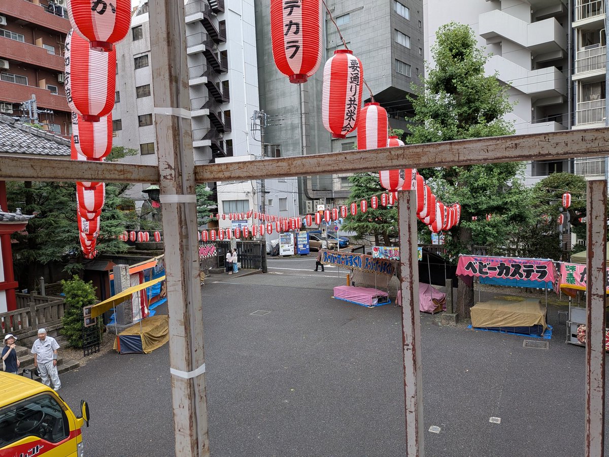 今日から3日間、新宿二丁目の太宗寺で盆踊り大会が開催🏮出店は毎日18時ごろからスタート🍧夏の夜をみんなで楽しみましょう🎶
※写真は昨日の準備の様子です
#盆踊り #新宿二丁目 #太宗寺