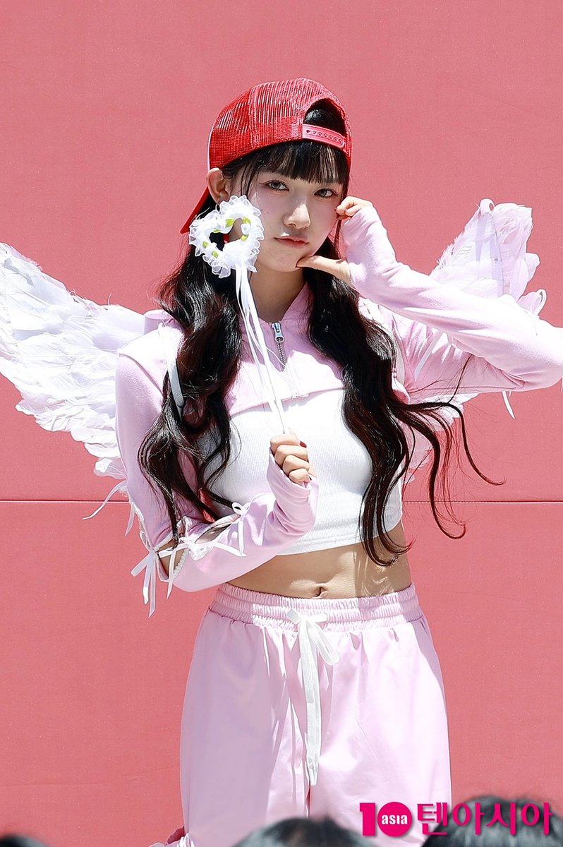 tenasia_'s tweet photo. 베이비돈크라이 쿠미, 상암에 핀 꽃[TEN포토]

https://t.co/SjIXrvZ3YY (📸) 

그룹 베이비 돈 크라이 쿠미가 12일 오후 MBC ‘쇼! 음악중심’ 출연에 앞서 미니 팬미팅에 참석했다.

#Kumi(#BabyDONTCry)
#ShowMusicCore #MusicShow
#MiniFanMeeting https://t.co/CBJtF4PihI