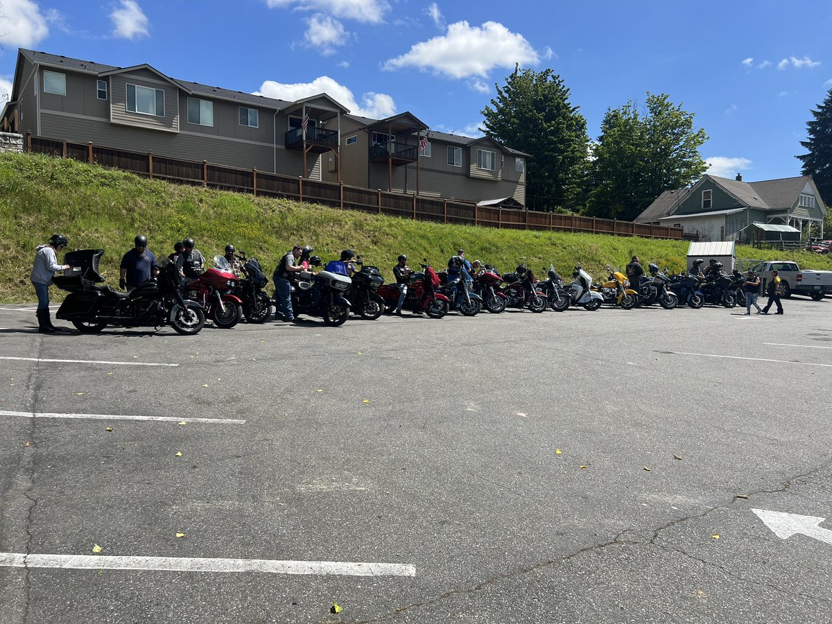 Goldwinginit's tweet image. Can’t.  Doing biker shit.